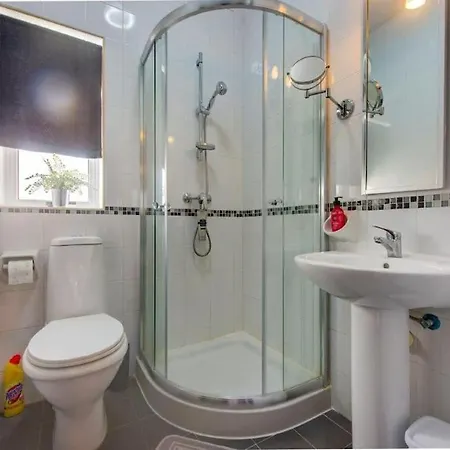 Steps From The Sea - Side Seaview - Sleep 5 דירה