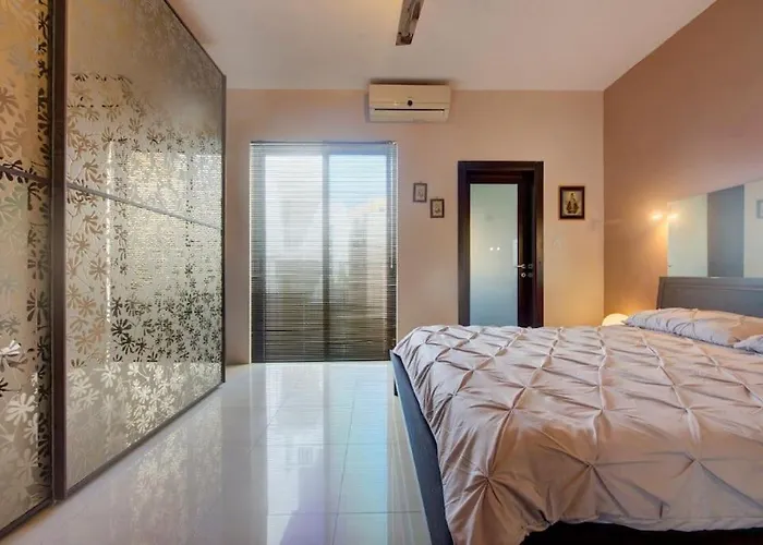 Steps From The Sea - Side Seaview - Sleep 5 St. Paul's Bay