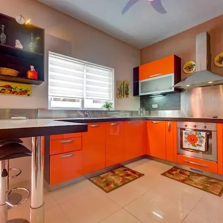 3br - Sea View Balcony In *