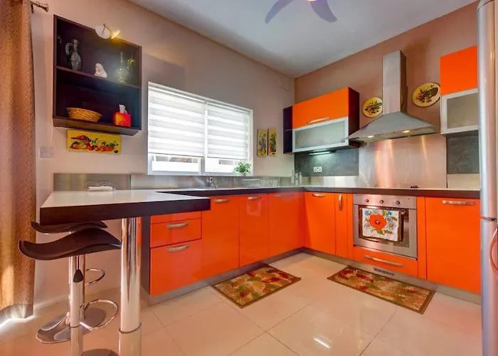 Steps From The Sea - Side Seaview - Sleep 5 *